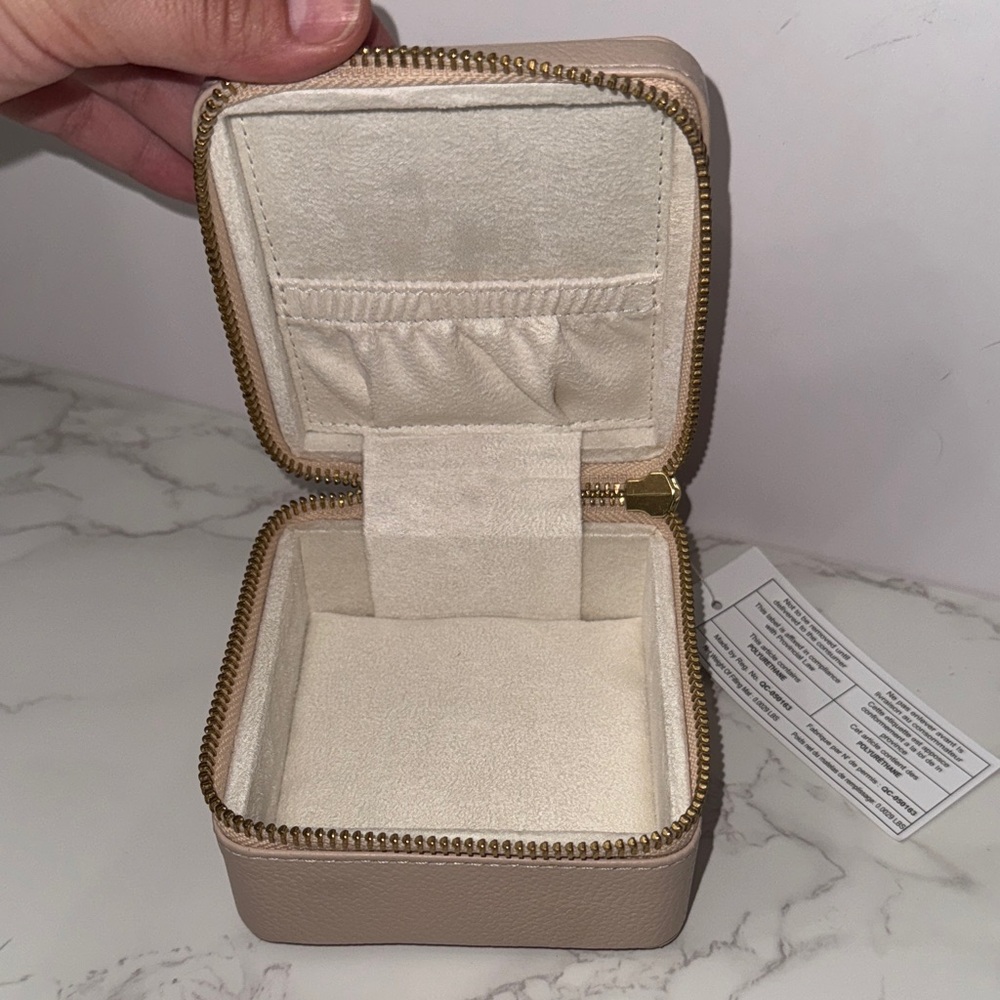 Compact Beige Jewelry Case - Picture 2 of 5